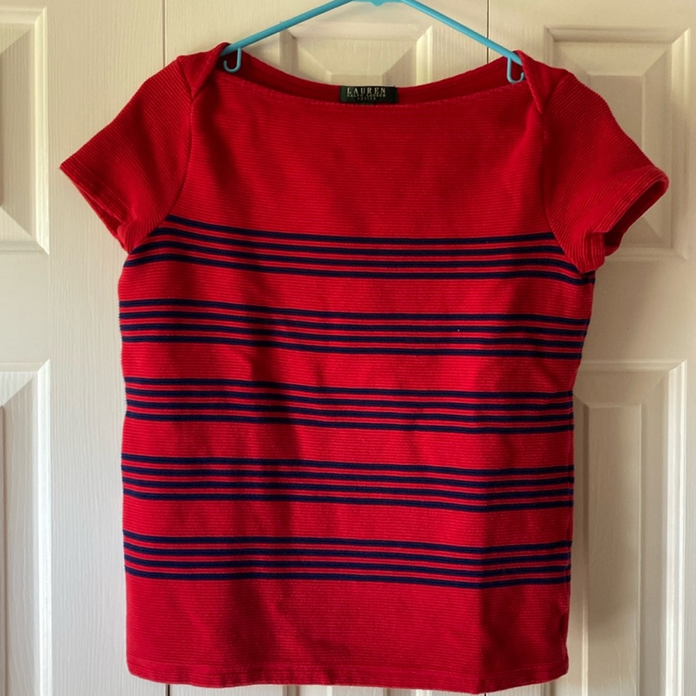 Ralph Lauren short sleeved top. Excellent shape and condition. Size Petite Small